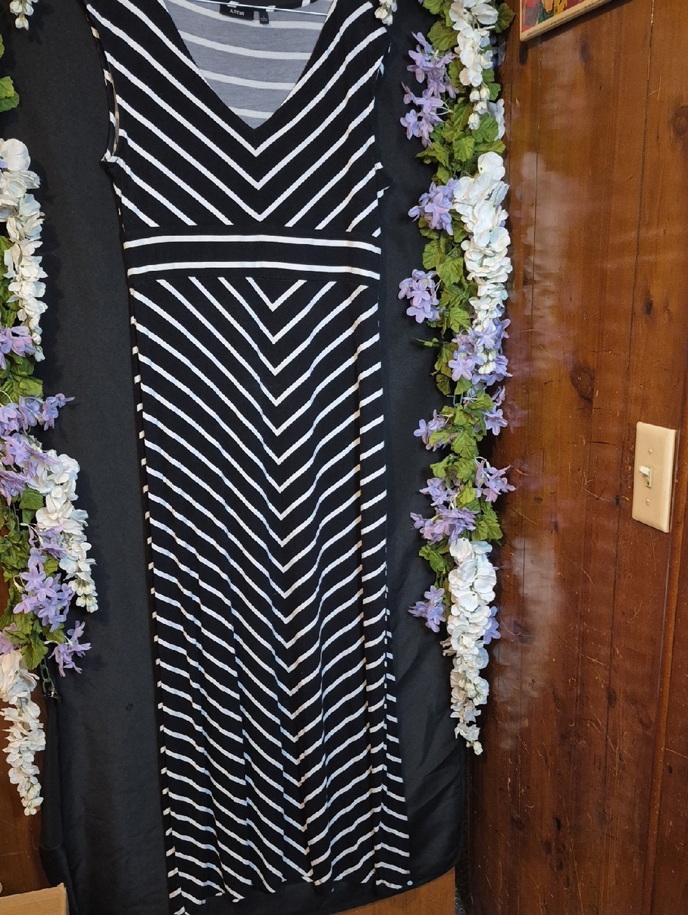 Apt. 9 Black and White Chevron V-Neck Maxi Dress